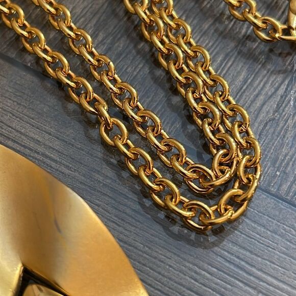 Vintage Elegant Gold-tone Matte & Polished Teardrop Pendant Necklace - Picture 4 of 13